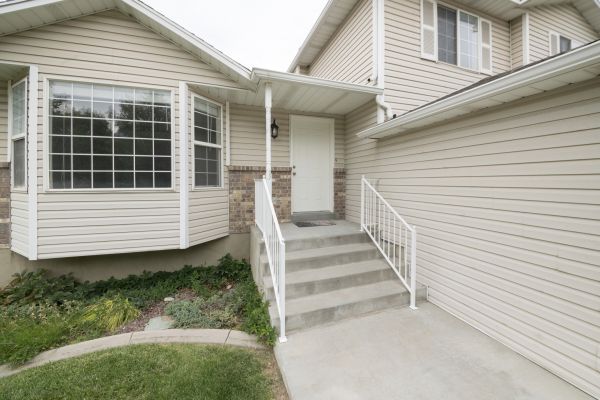 Cost of White Vinyl Siding Replacement in Sugar Land